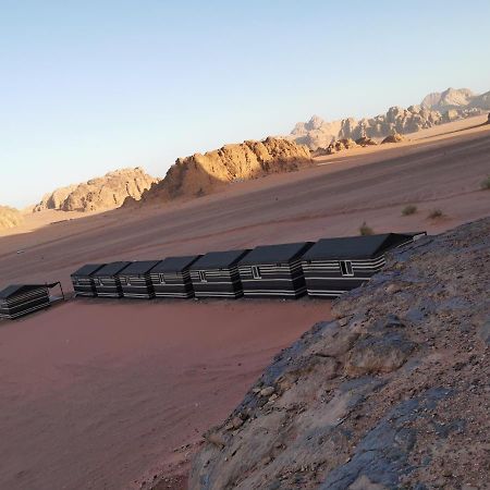Rum Titanic Wadi Rum Bagian luar foto